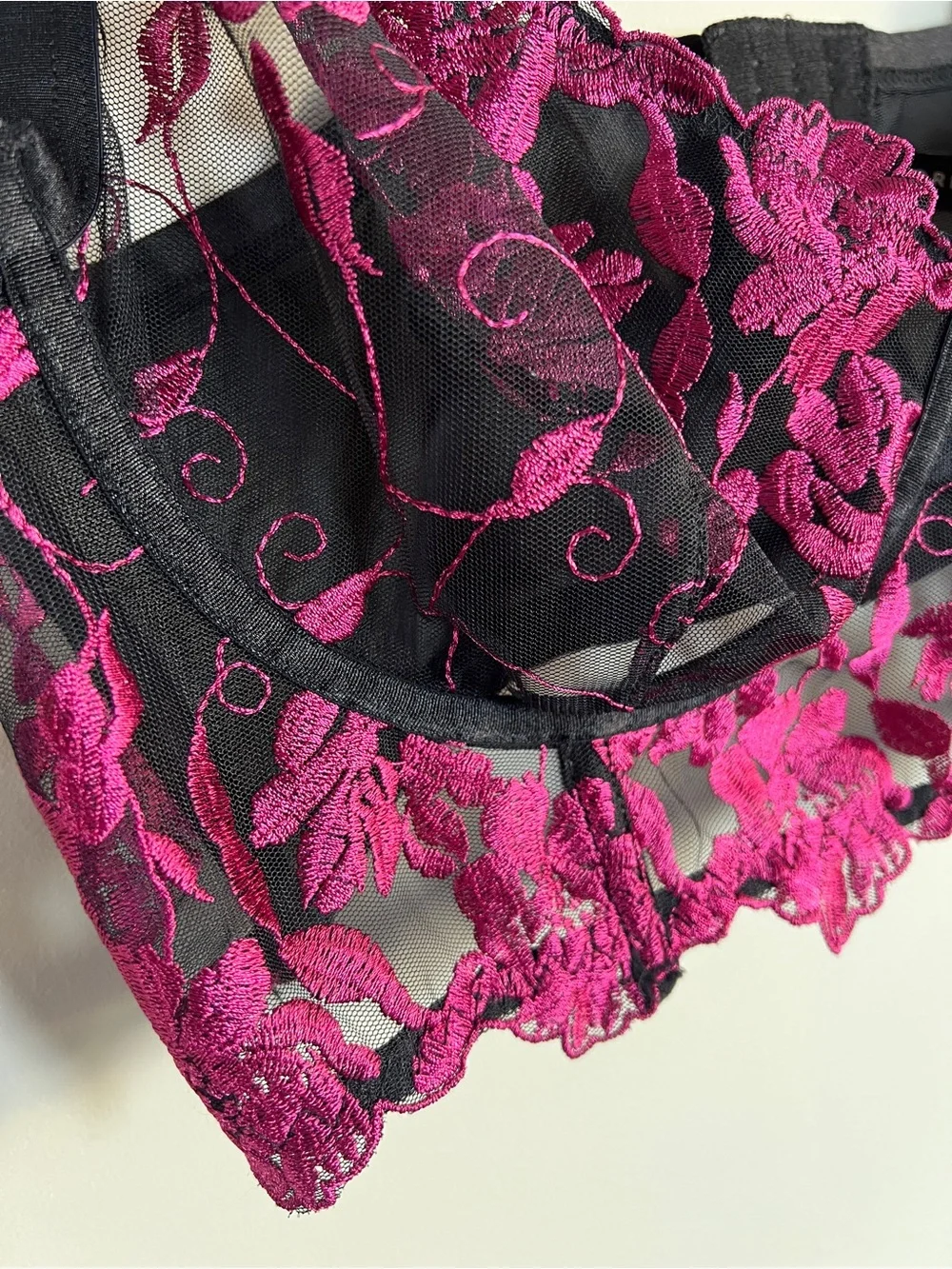 Torrid 1 XL Black Magenta Lace Floral Sexy Wide Back Sheer Underwire no pad bra
